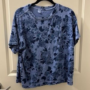 Old Navy patterned T shirt